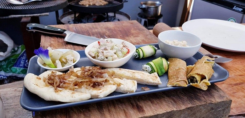 Simple Pleasure Naan bread with dips